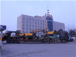 新春開門紅！沃爾華集團一批挖掘機順利發(fā)車