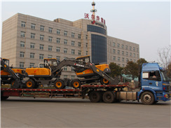 沃爾華集團(tuán)4臺小型挖掘機(jī)順利出口俄羅斯