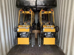 沃爾華集團2臺滑移裝載機出口非洲地區(qū)