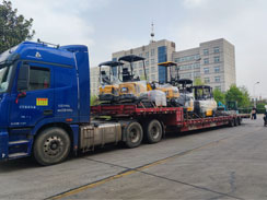 沃爾華集團(tuán)一批挖掘機(jī)和叉車出口南美地區(qū)