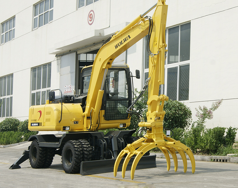 DLS880-9AG 8噸輪式蔗木裝卸機實物圖 DLS880-9AG 8噸輪式蔗木裝卸機實物圖